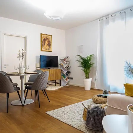 Apartment Maison Blanche: Elegante Con Parcheggio Privato Mantua